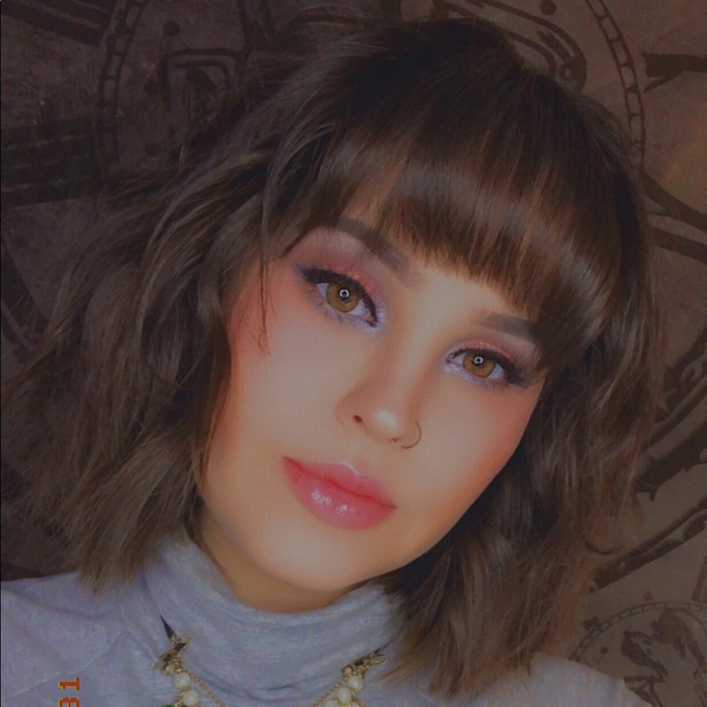 Meet your Posher, Alexis